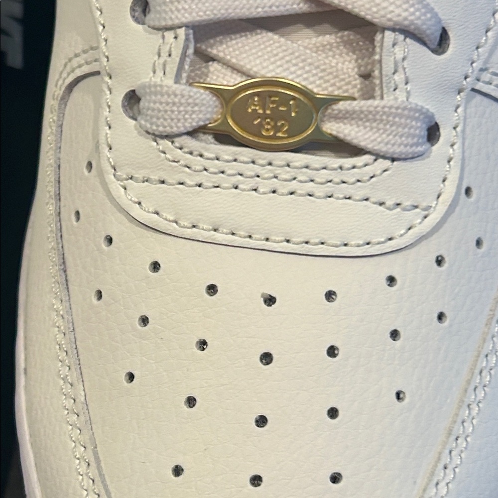 Nike Women’s  White and Blue Sneakers Size 8 - Picture 5 of 7